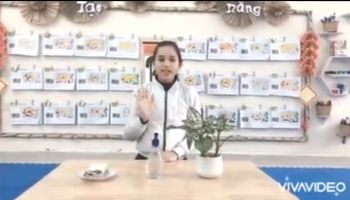 Dạy trẻ lau lá cây - GV: Nguyễn Thu Trang